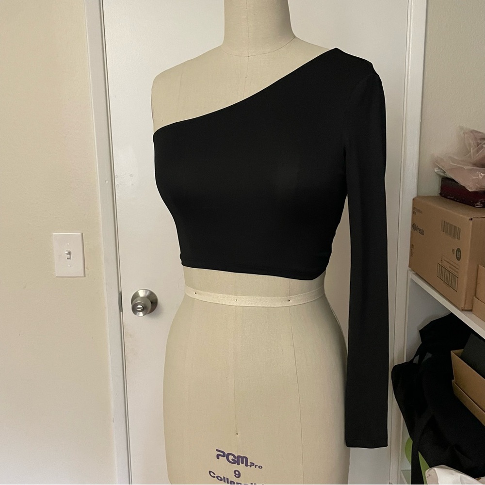 Black one shoulder long sleeve crop top XS